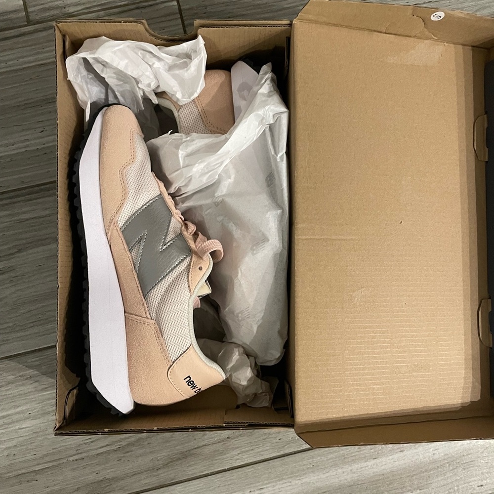 NEW BALANCE SNEAKERS WITH BOX